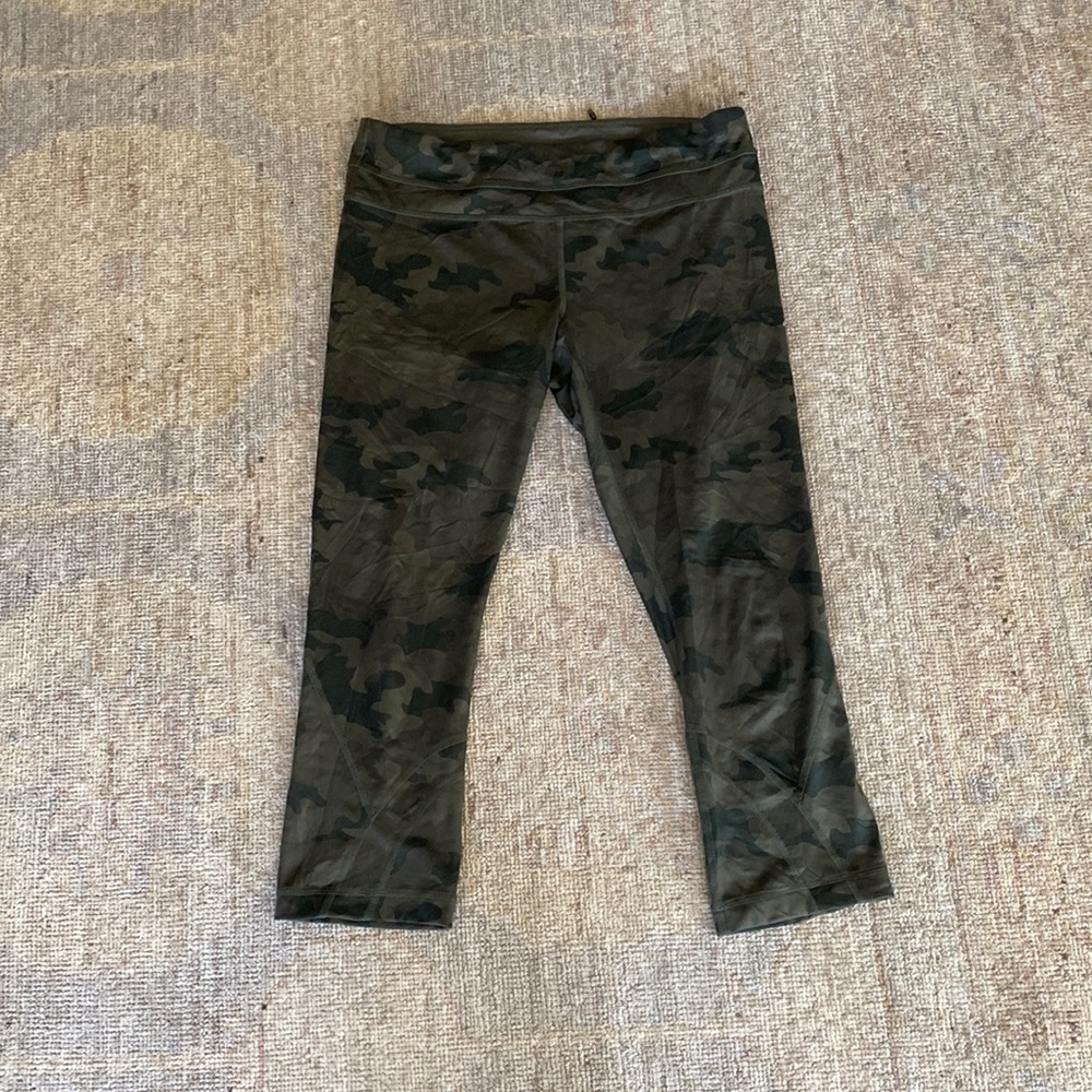 Lululemon camo crop leggings. Never put in dryer.